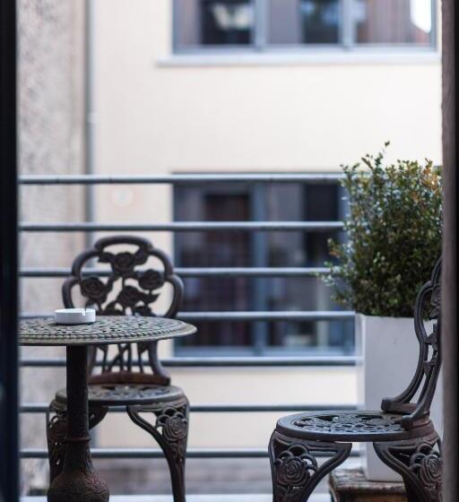 Comfort room with balcony, Diamonds And Pearls