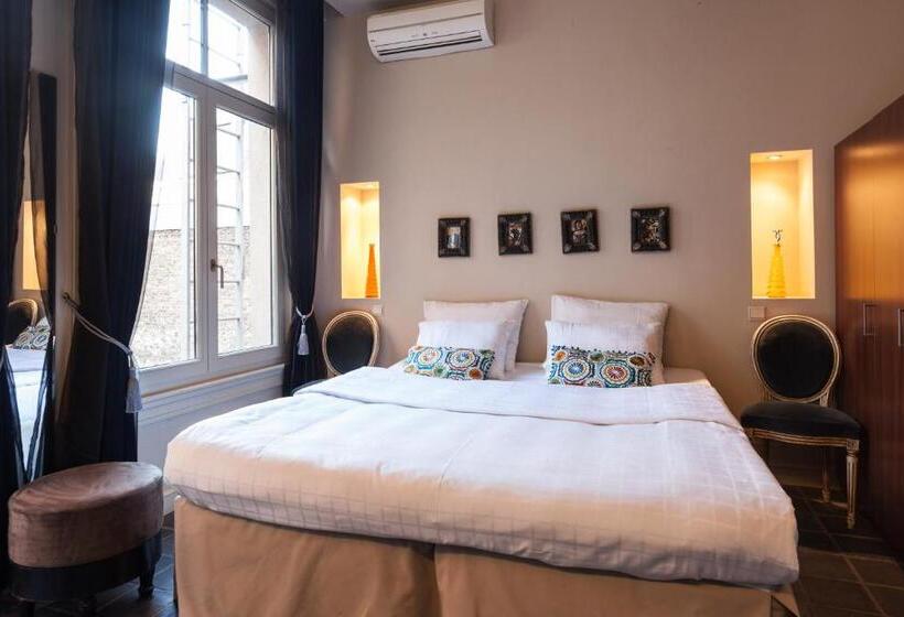 Comfort room with balcony, Diamonds And Pearls