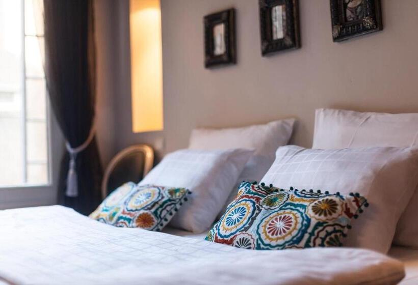 Comfort room with balcony, Diamonds And Pearls