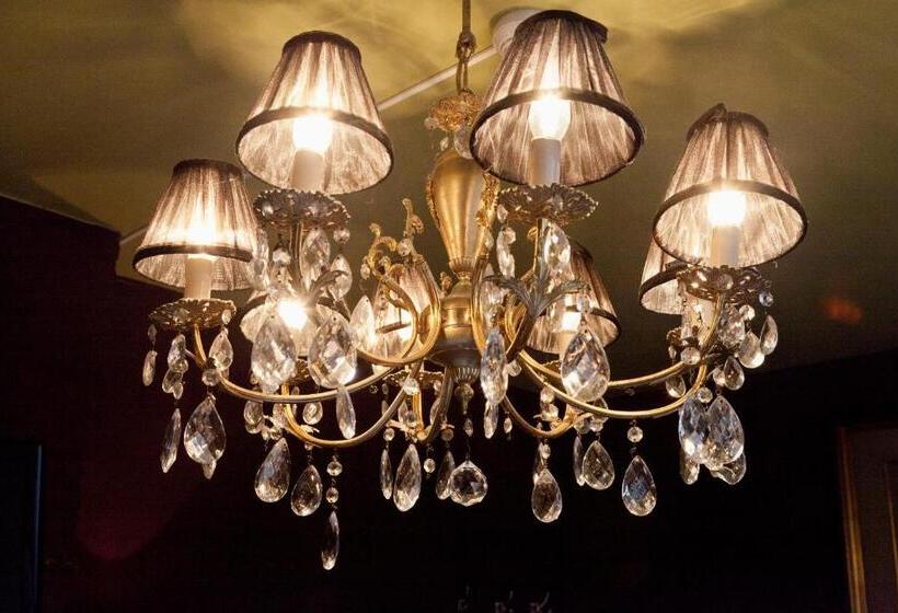 خانه 1 خوابه, Diamonds And Pearls