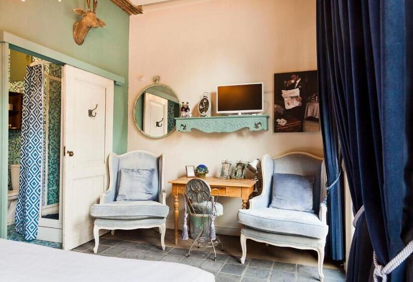 Comfort room with balcony, Diamonds And Pearls