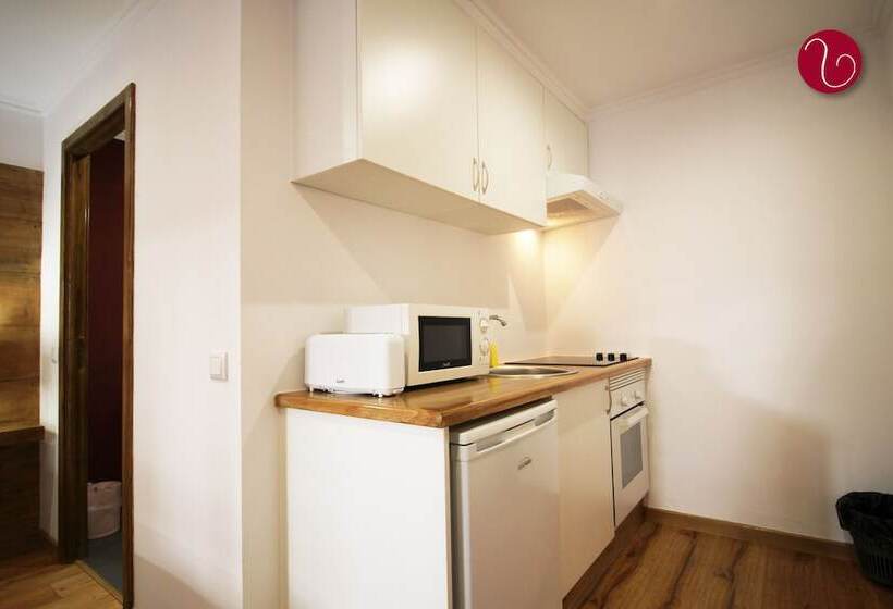 استودیوی استاندارد, Guesthouse Vila Lusitania