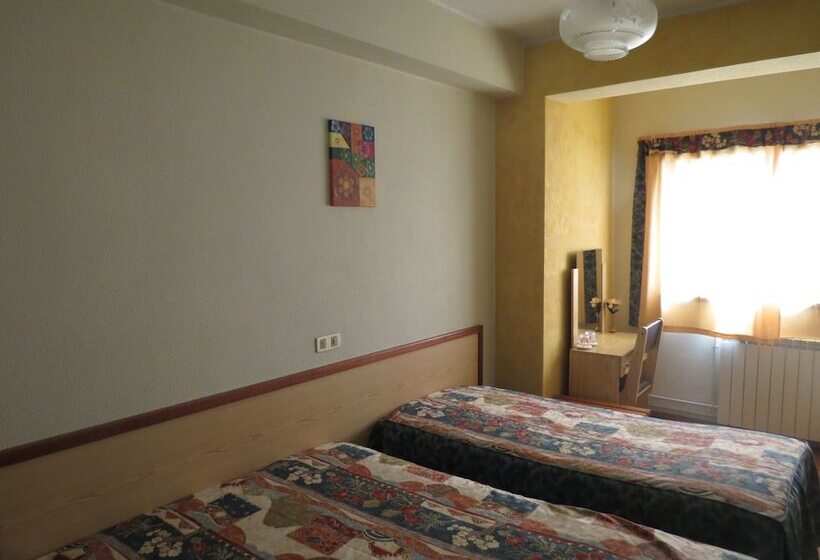 Chambre Triple Standard, Pereira Hostel & Guesthouse