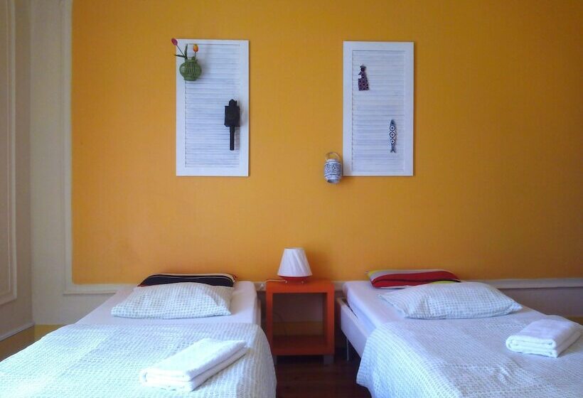 اتاق خانوادگی با سرویس بهداشتی مشترک, Refuge In Santa Marta Hostel