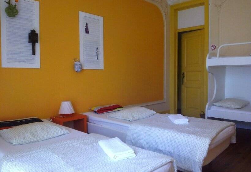 اتاق خانوادگی با سرویس بهداشتی مشترک, Refuge In Santa Marta Hostel