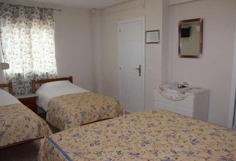 Standard Quadruple Room, Pension El Parque