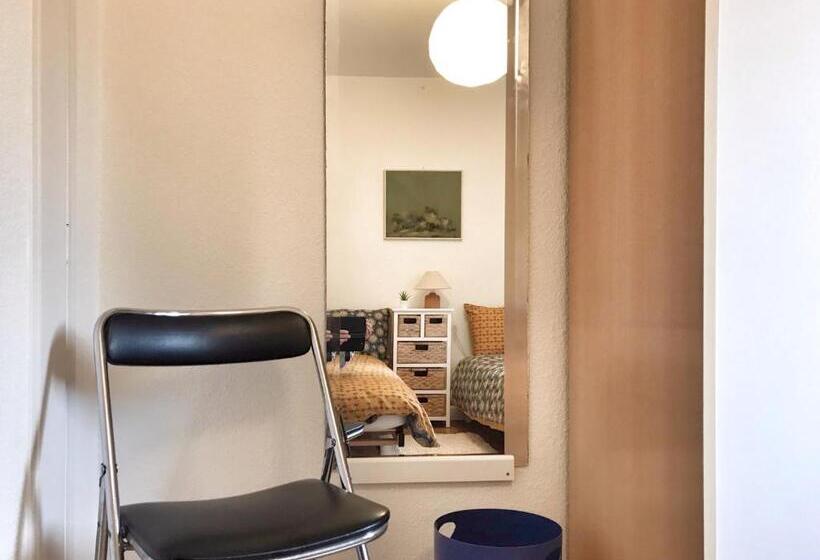 اتاق اکونومی, Lindo Lugar   Just A 7 Minute Walk From The Airport