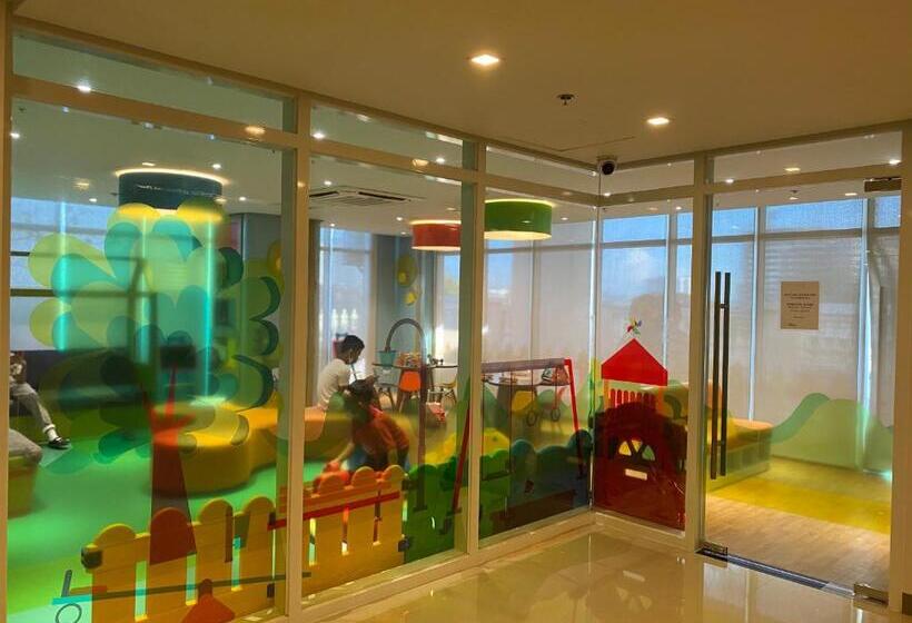 1 Bedroom Penthouse Apartment, 2 Br Corner Executive Suite At Lafayette Park Square Megaworld Blvd Unit 5h