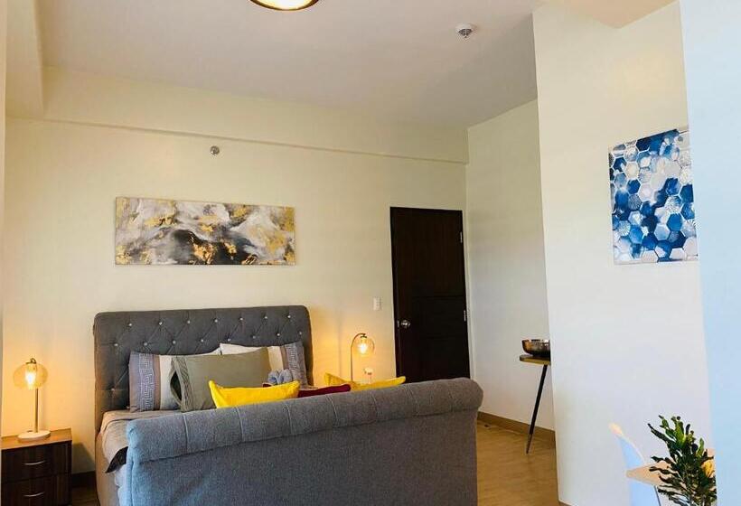 1 Bedroom Penthouse Apartment, 2 Br Corner Executive Suite At Lafayette Park Square Megaworld Blvd Unit 5h