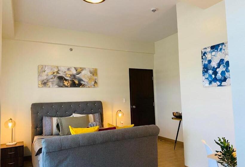 1 Bedroom Penthouse Apartment, Lower Penthouse Suite Lafayette Park Square Megaworld Blvd