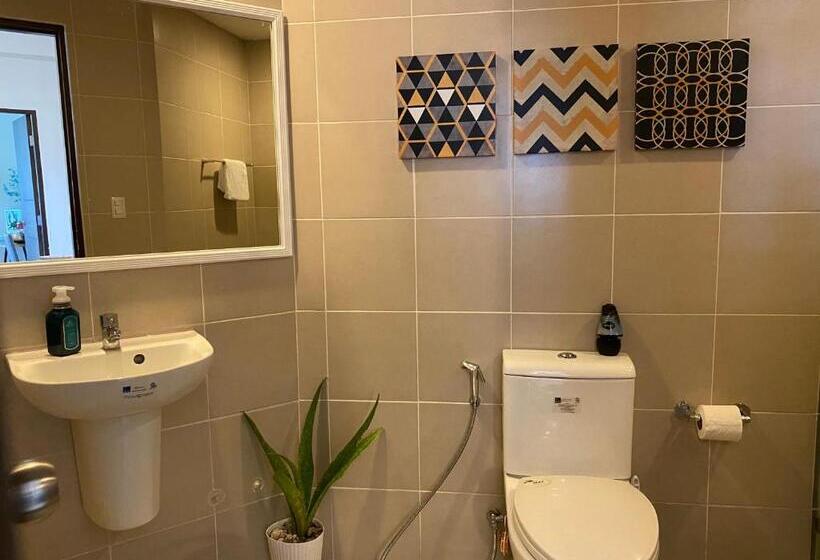 1 Bedroom Penthouse Apartment, 2 Br Corner Executive Suite At Lafayette Park Square Megaworld Blvd Unit 5h