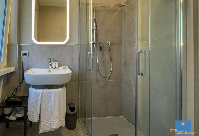 اتاق استاندارد چهار تخته, Florian Home