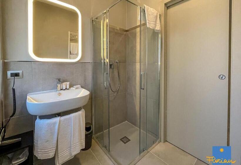 اتاق استاندارد چهار تخته, Florian Home
