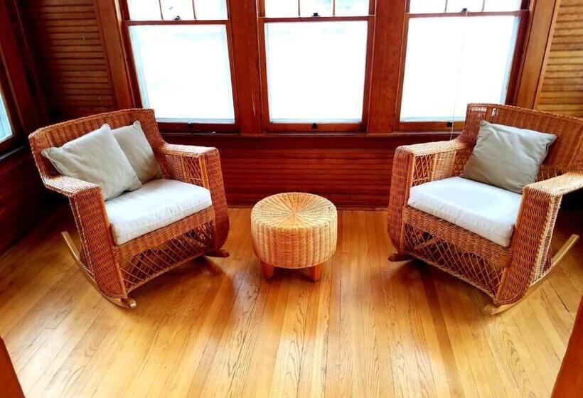 سوییت لوکس, Franklin Manor Bed And Breakfast