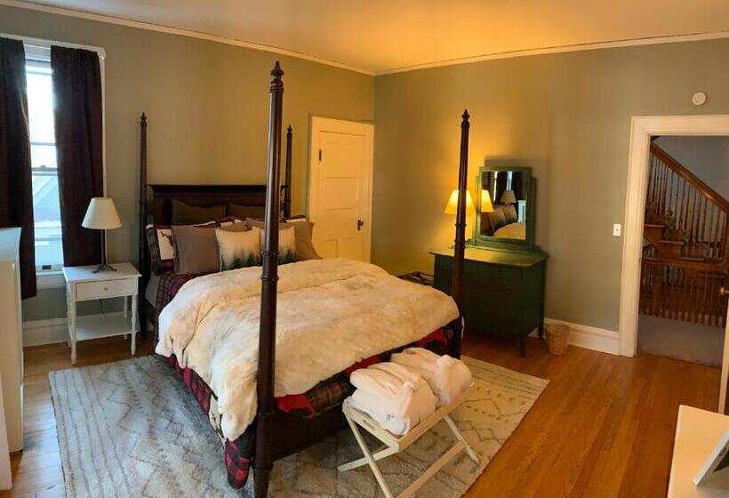 سوییت لوکس, Franklin Manor Bed And Breakfast