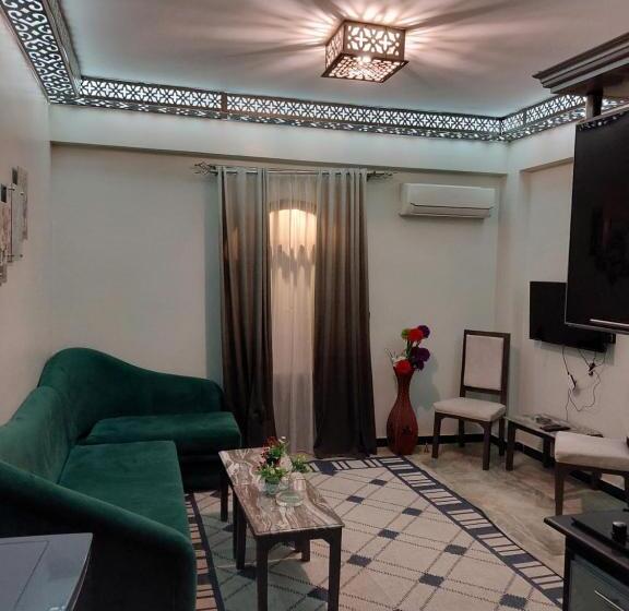 استودیوی استاندارد, Shabana House