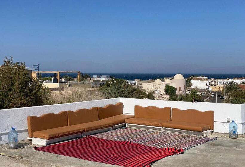 سوییت خانوادگی, Shabana House