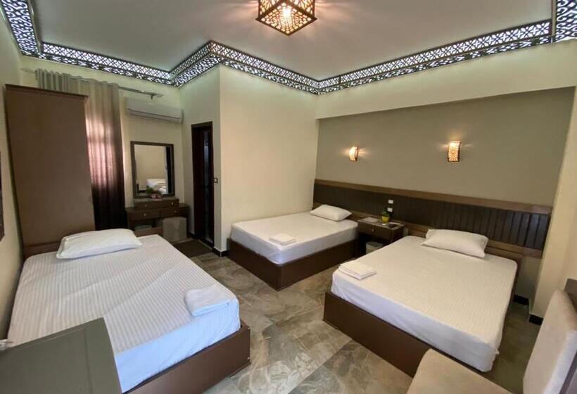 اتاق استاندارد سه نفره, Shabana House