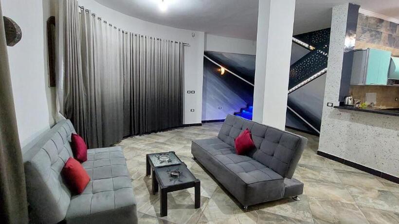 ویلای 2 خوابه, Shabana House