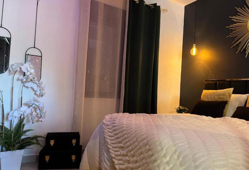 اتاق استاندارد چهار تخته, O Deux Cèdres