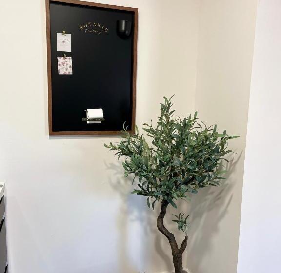 اتاق استاندارد چهار تخته, O Deux Cèdres
