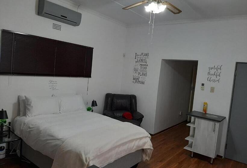 اتاق استاندارد, Nikita S Self Catering Haven 2