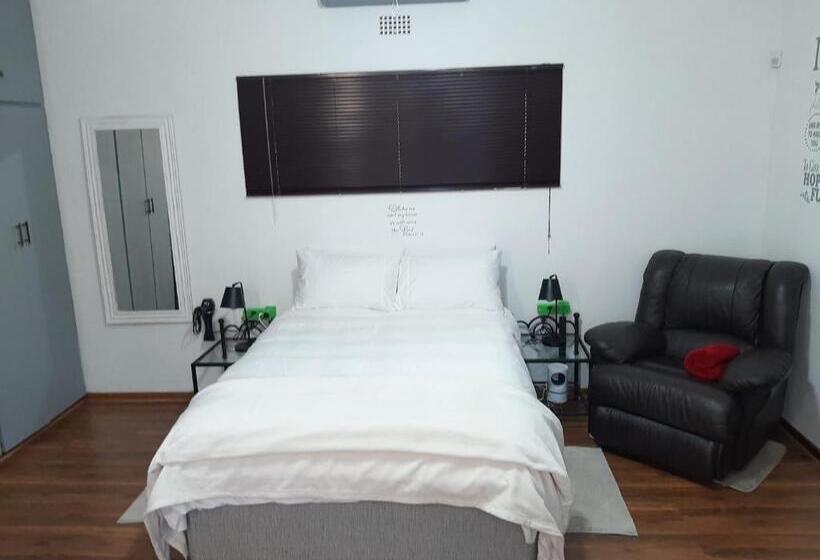 اتاق استاندارد, Nikita S Self Catering Haven 2