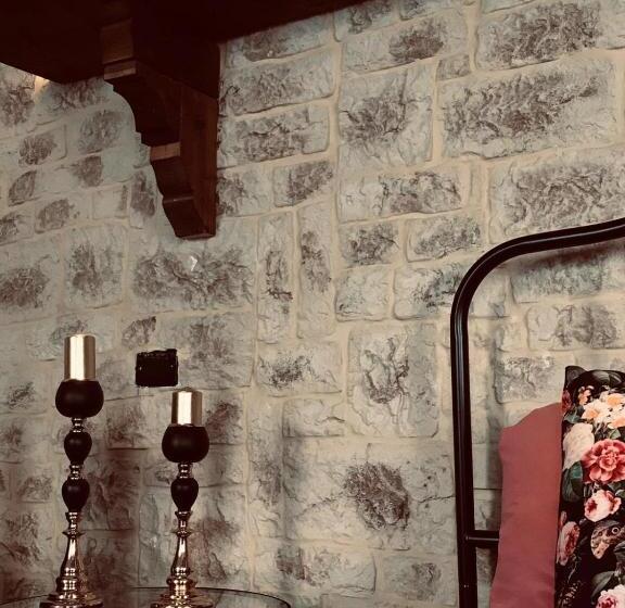 اتاق اکونومی, La Casa Del Fragnone