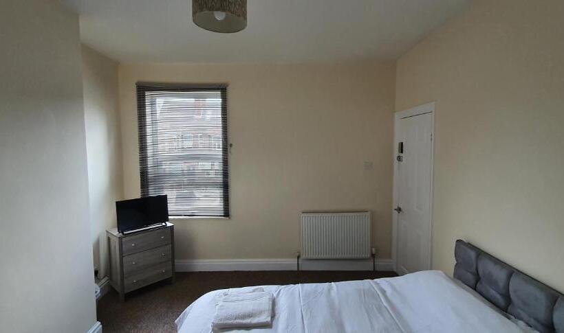 اتاق استاندارد, Apartment In Central Doncaster
