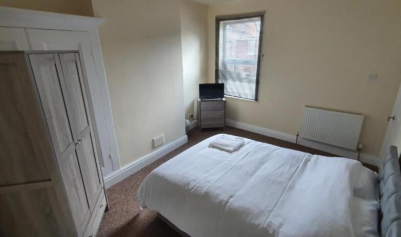 اتاق استاندارد, Apartment In Central Doncaster