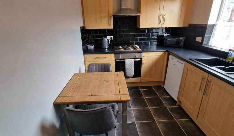 اتاق لوکس, Apartment In Central Doncaster