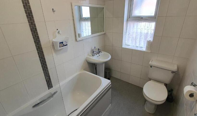 اتاق لوکس, Apartment In Central Doncaster