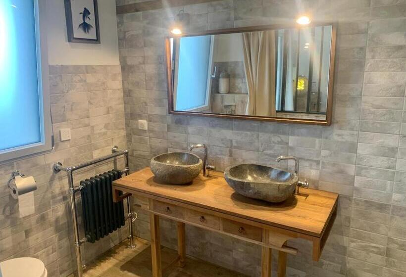 اتاق لوکس با بالکن, Maison D Hôtes De Charme Le Clos De La Fontaine Piscine & Spa