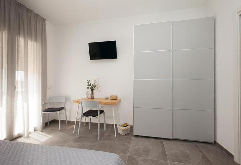 اتاق استاندارد با بالکن, Nerissa Suites&rooms