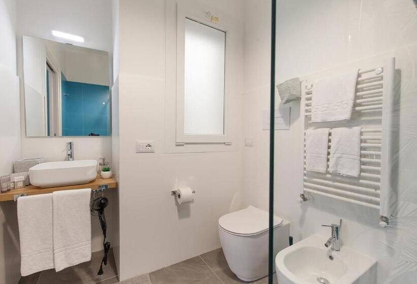 اتاق استاندارد با بالکن, Nerissa Suites&rooms