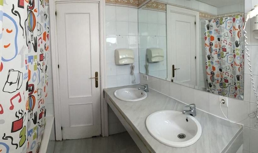 اتاق استاندارد چهار تخته, Hostal Baobab