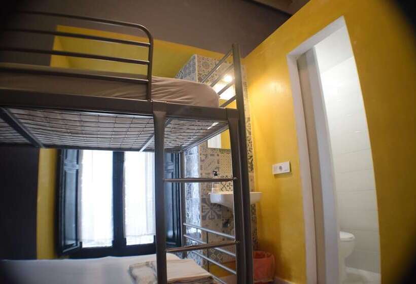 اتاق استاندارد چهار تخته, Hostal Baobab