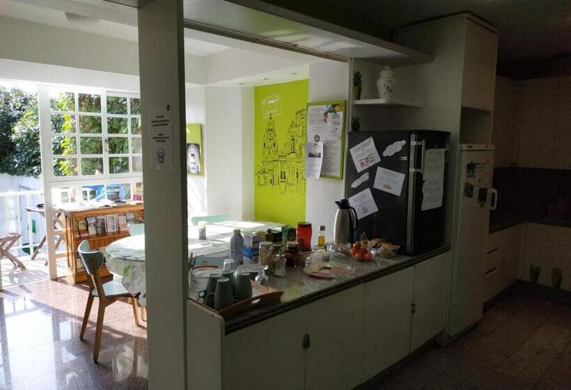 تختخواب در اتاق مشترک, La Casa Verde