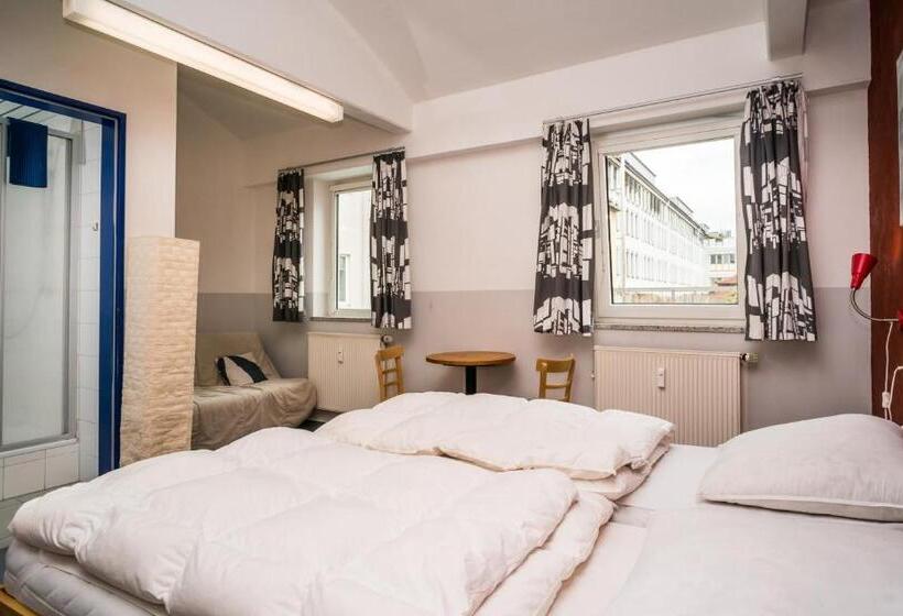 اتاق استاندارد, Babelfish Hostel