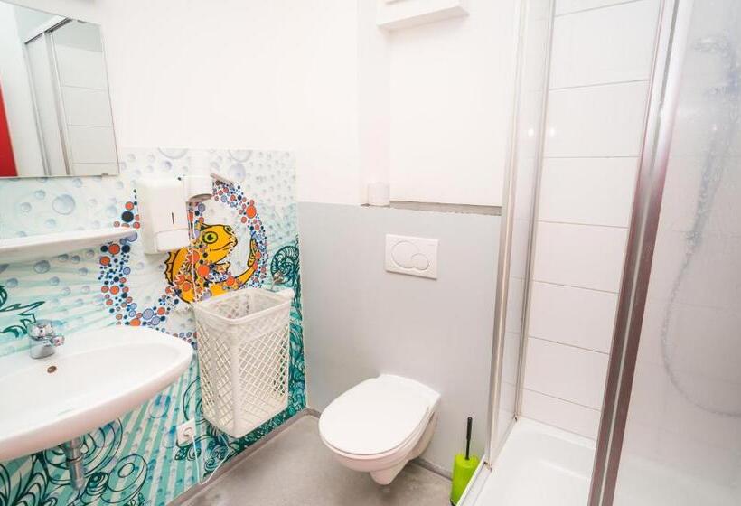 اتاق استاندارد, Babelfish Hostel