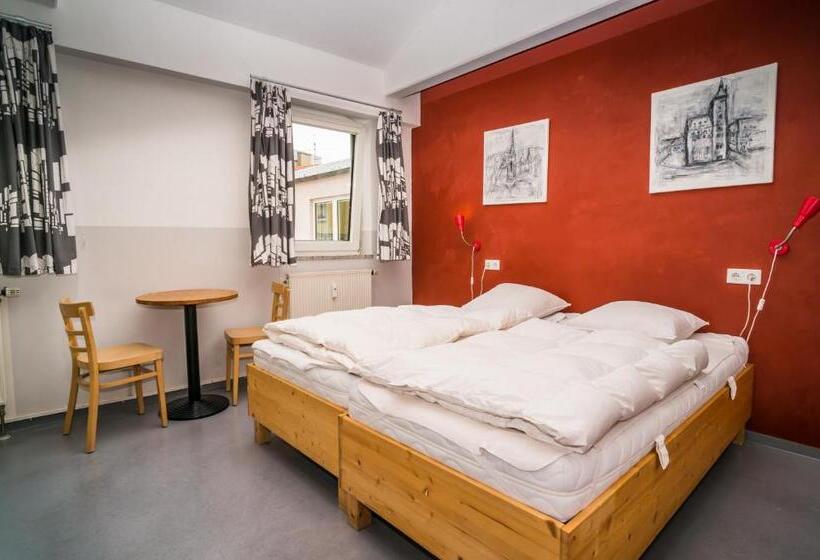 اتاق استاندارد, Babelfish Hostel