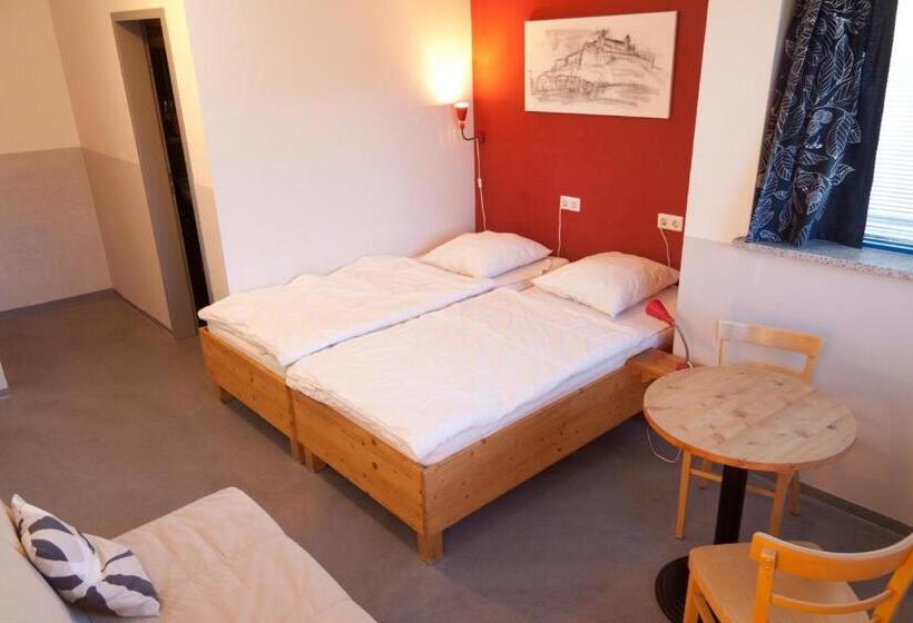 اتاق استاندارد, Babelfish Hostel