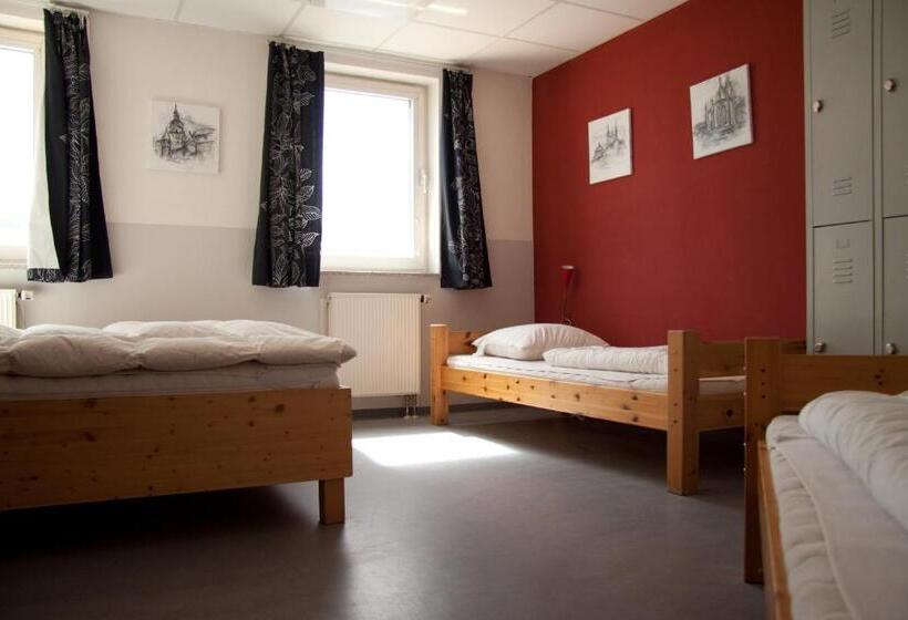 آپارتمان 1 خوابه, Babelfish Hostel