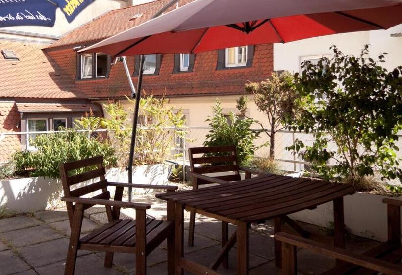 استودیوی استاندارد, Babelfish Hostel