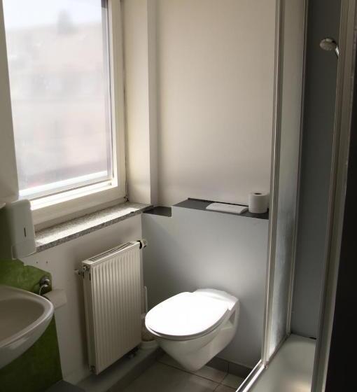 اتاق استاندارد چهار تخته, Babelfish Hostel