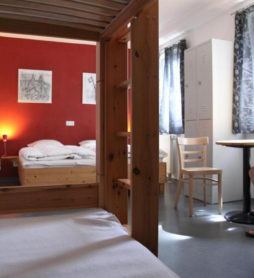 اتاق استاندارد چهار تخته, Babelfish Hostel