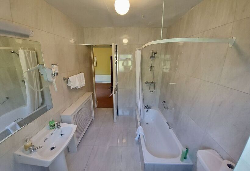 اتاق استاندارد سه نفره, Belvedere Lodge