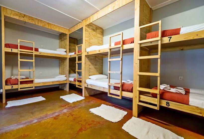 Geteiltes Mehrbettzimmer, Shoestrings Backpackers