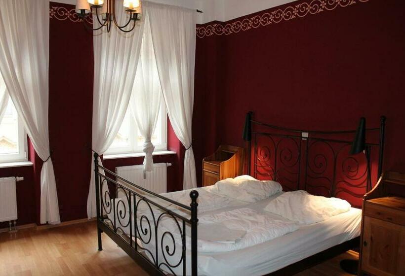 اتاق استاندارد با سرویس بهداشتی مشترک, Hostel Louise 20