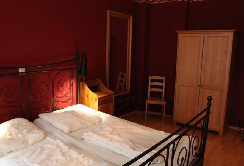 اتاق استاندارد با سرویس بهداشتی مشترک, Hostel Louise 20